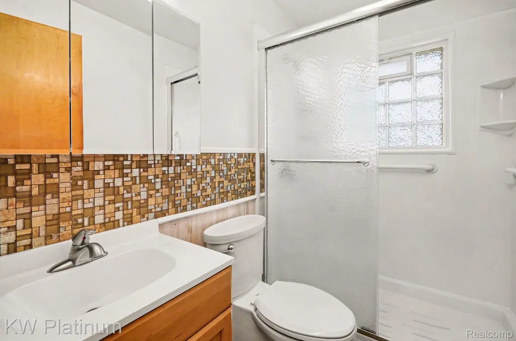 13646 Edwin Court Warren City MI 48088