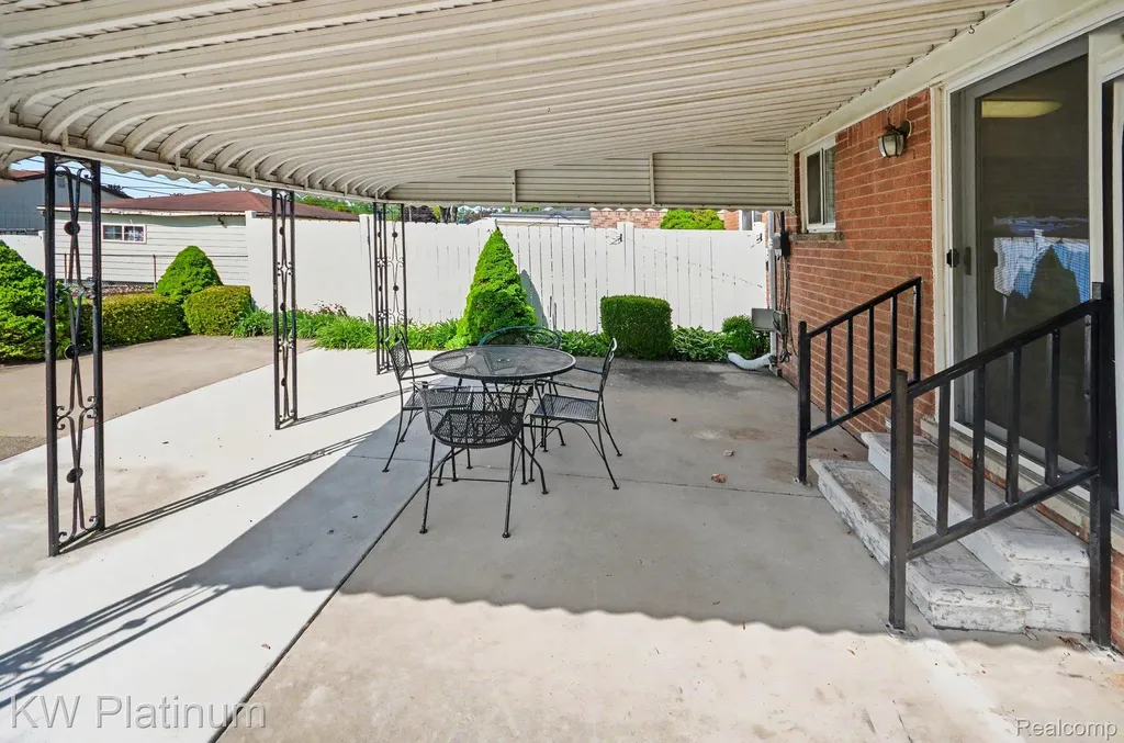 13646 Edwin Court Warren City MI 48088