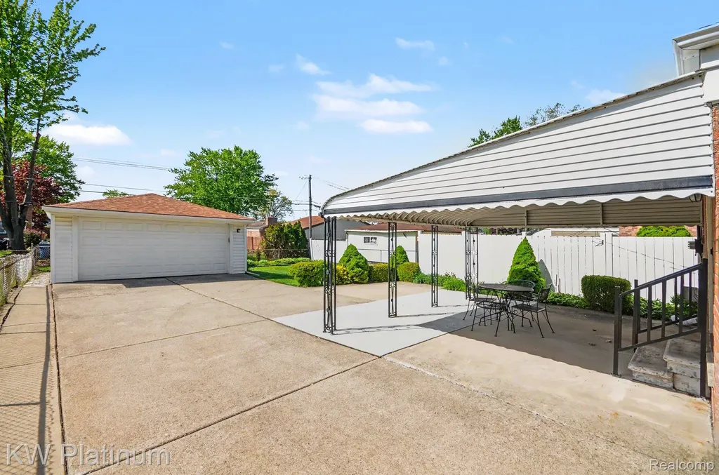 13646 Edwin Court Warren City MI 48088