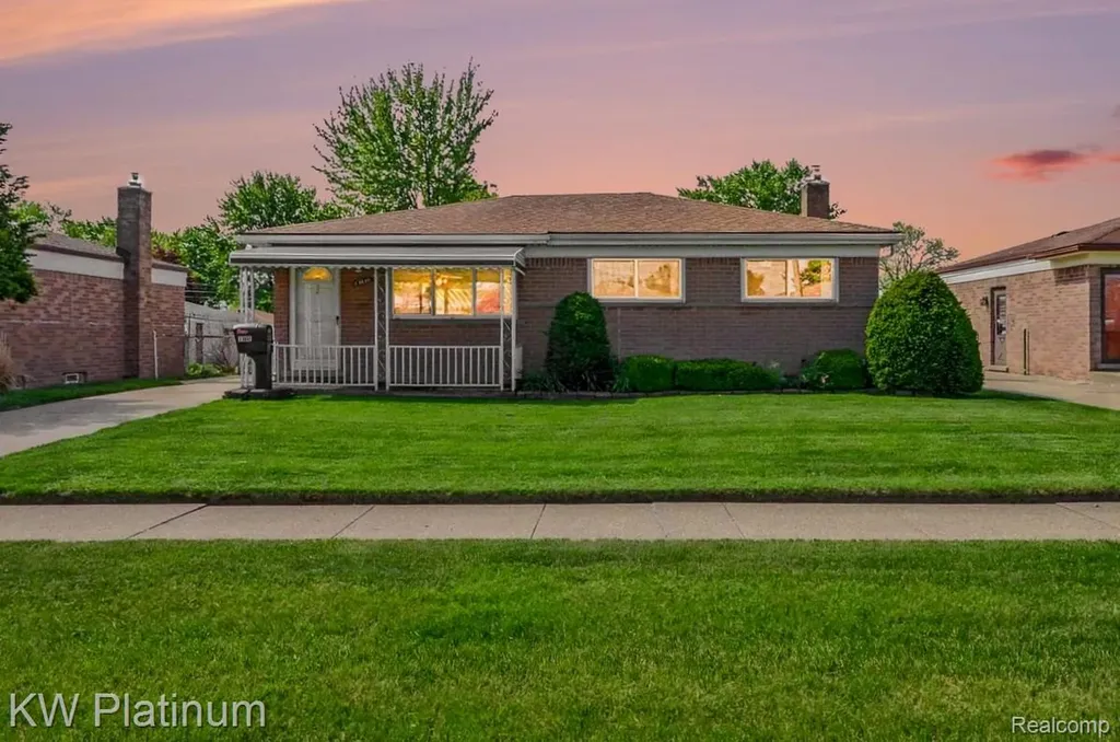13646 Edwin Court Warren City MI 48088