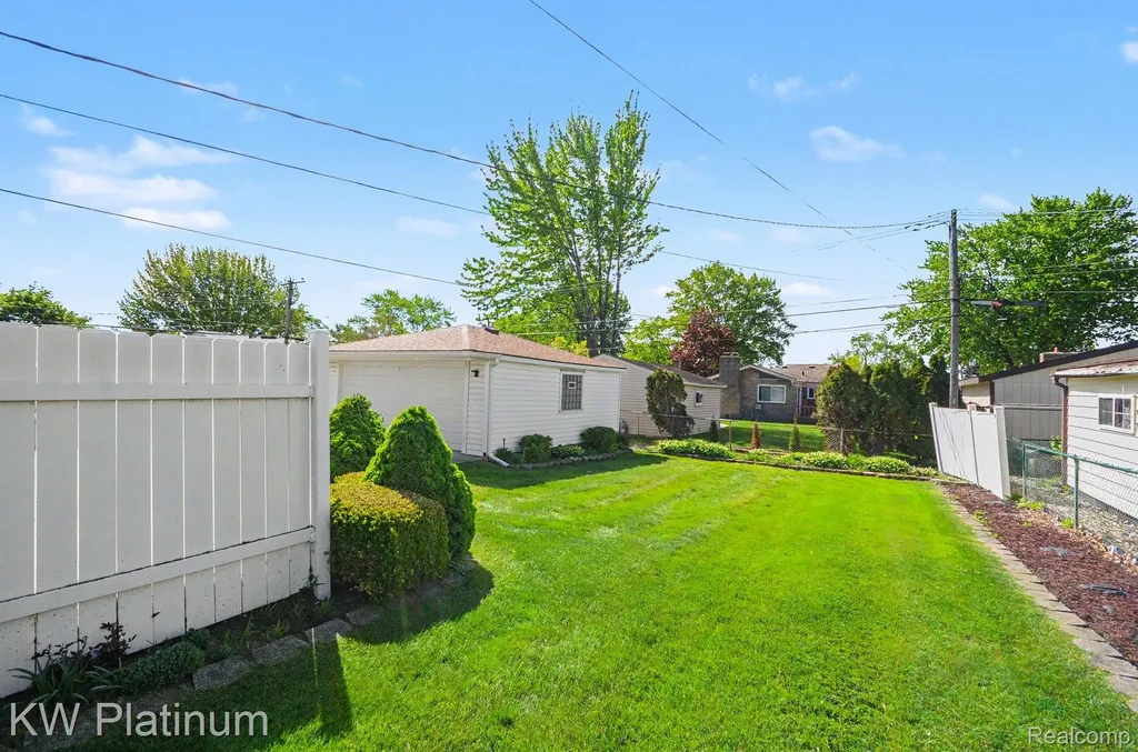 13646 Edwin Court Warren City MI 48088