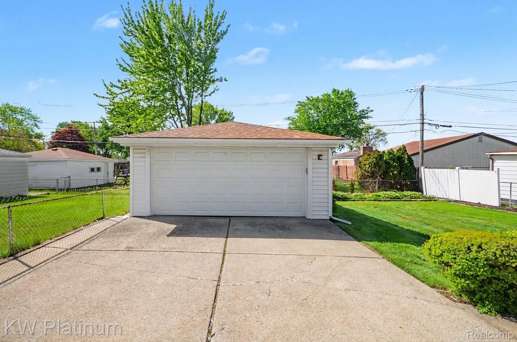 13646 Edwin Court Warren City MI 48088