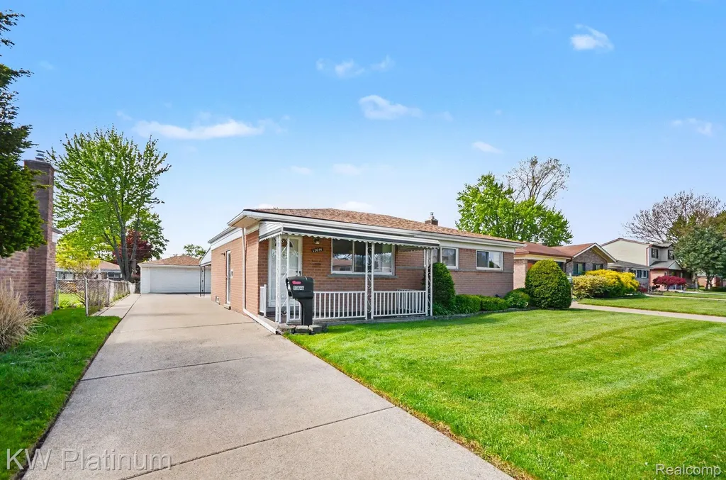 13646 Edwin Court Warren City MI 48088