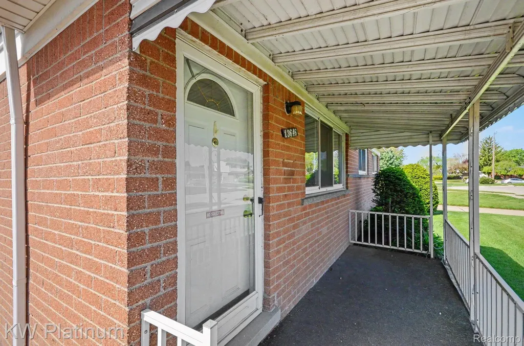 13646 Edwin Court Warren City MI 48088