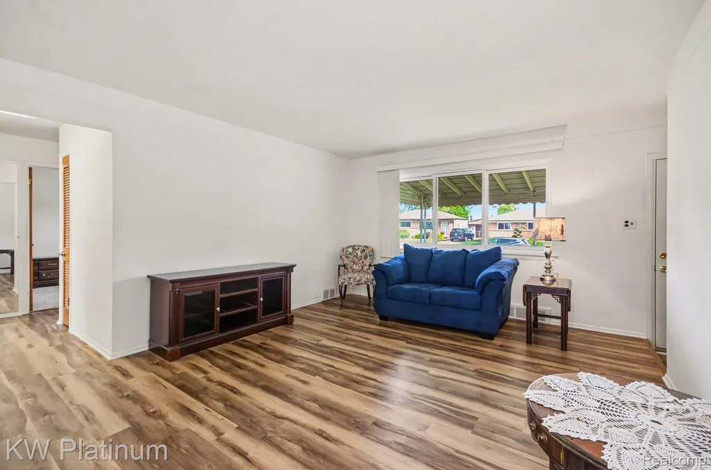 13646 Edwin Court Warren City MI 48088
