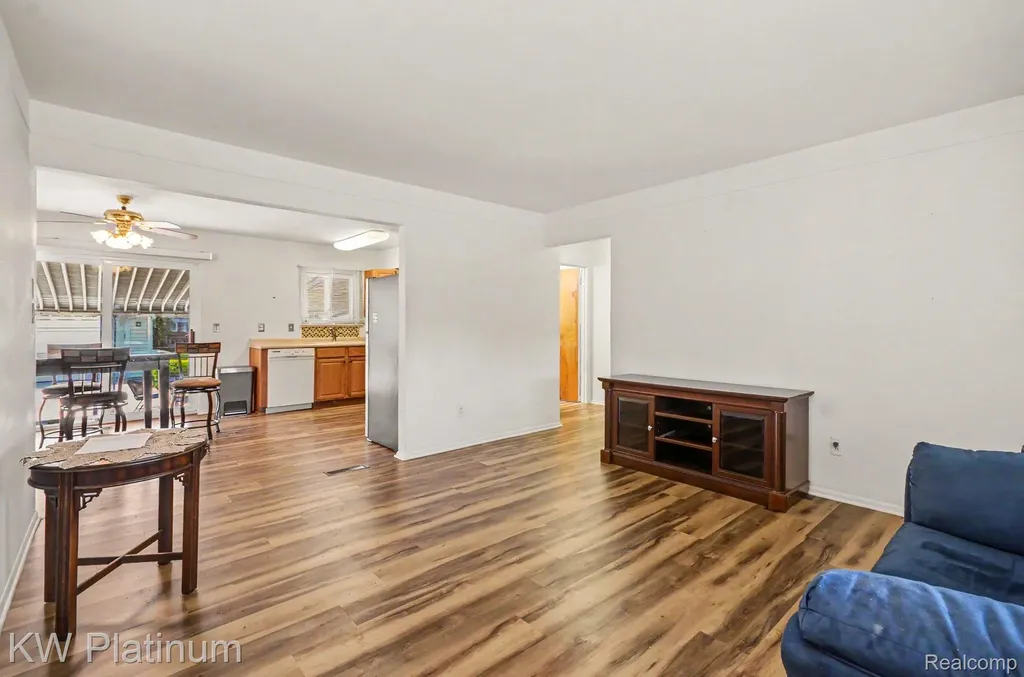13646 Edwin Court Warren City MI 48088