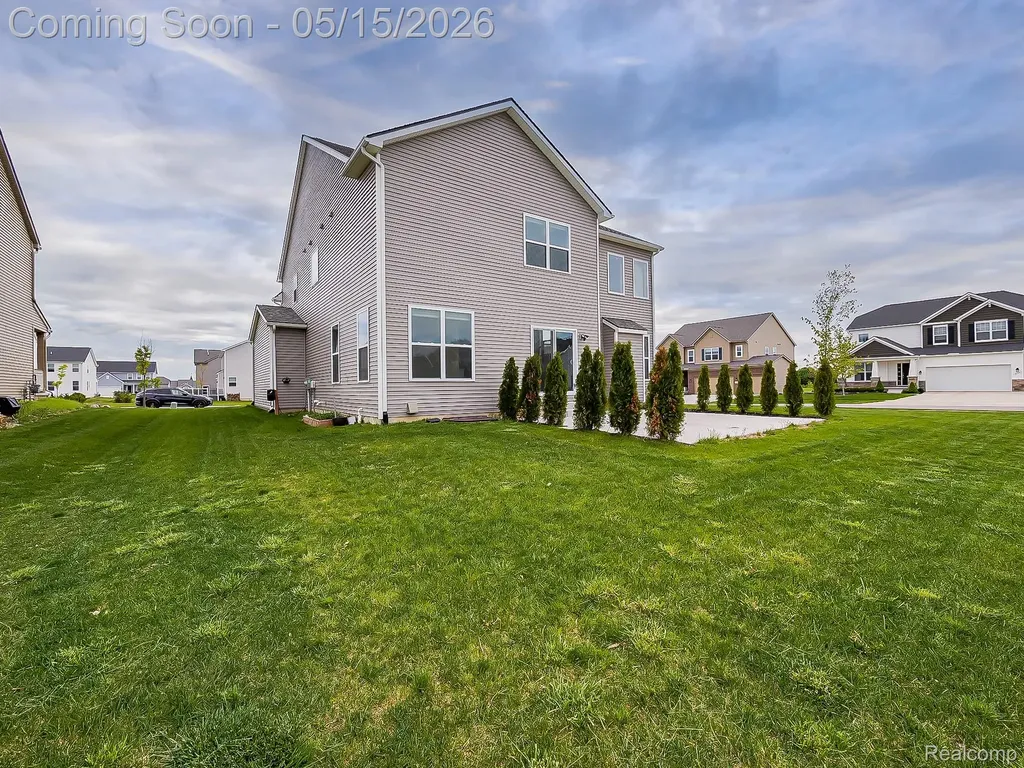 2716 Maize Loop Saline Township MI 48176