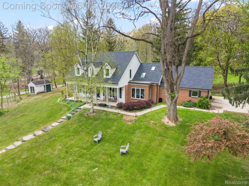 1101 Cripple Creek Lane Rochester Hills City MI 48306