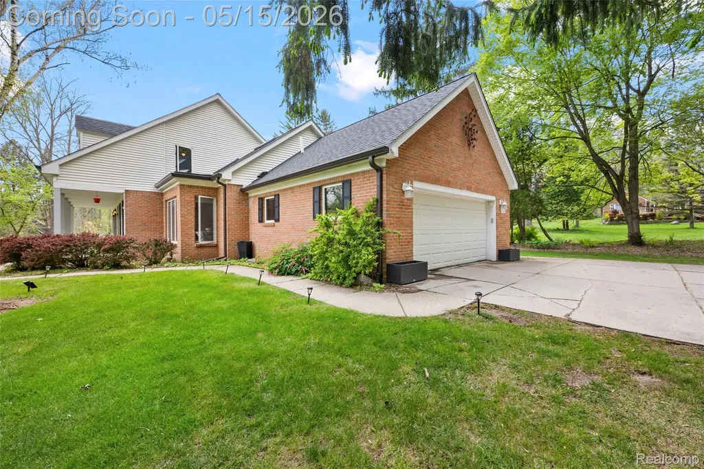 1101 Cripple Creek Lane Rochester Hills City MI 48306