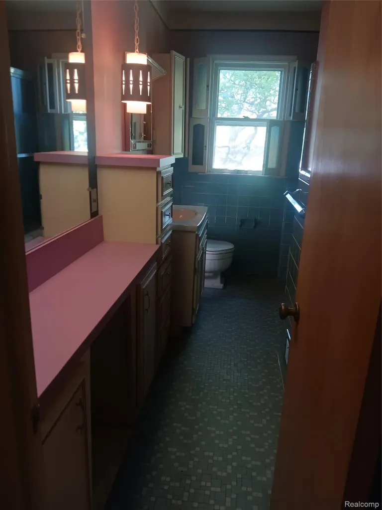 967 Washington Road Grosse Pointe City MI 48230