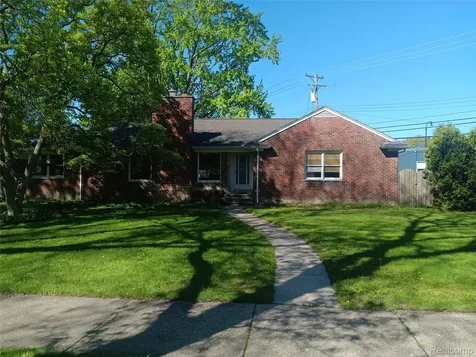 967 Washington Road Grosse Pointe City MI 48230