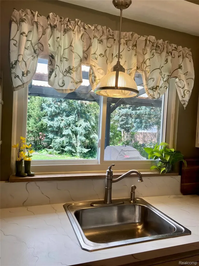 17812 Quarry Road Riverview City MI 48193