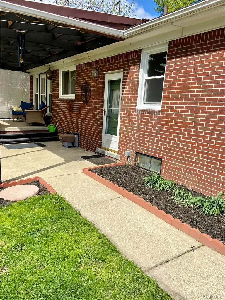 17812 Quarry Road Riverview City MI 48193