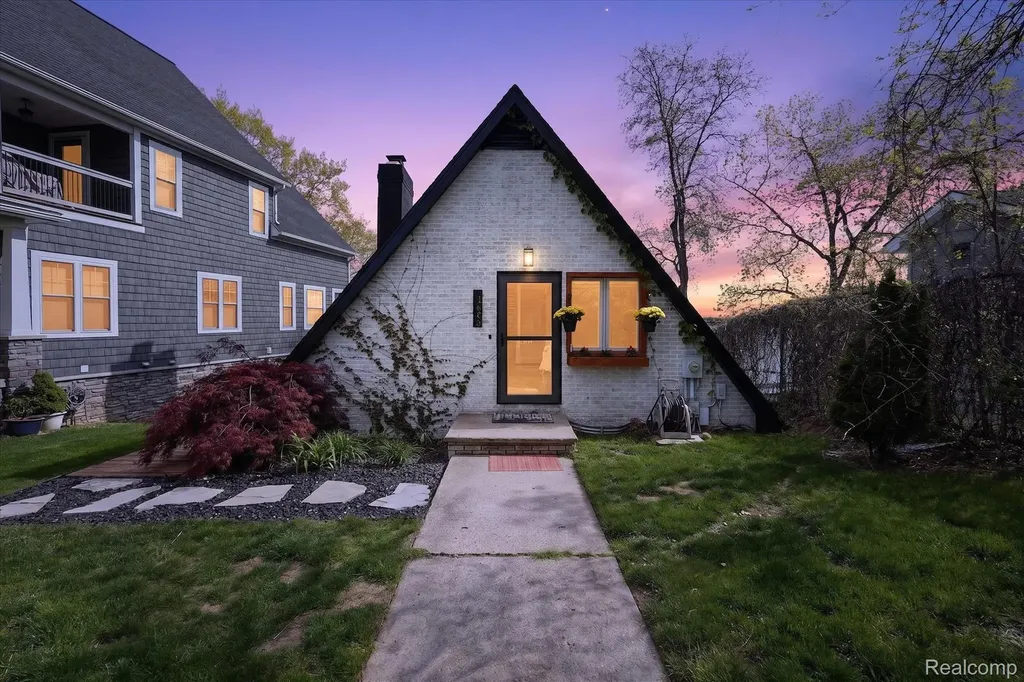 12078 Mantawauka Drive Fenton Charter Township MI 48430