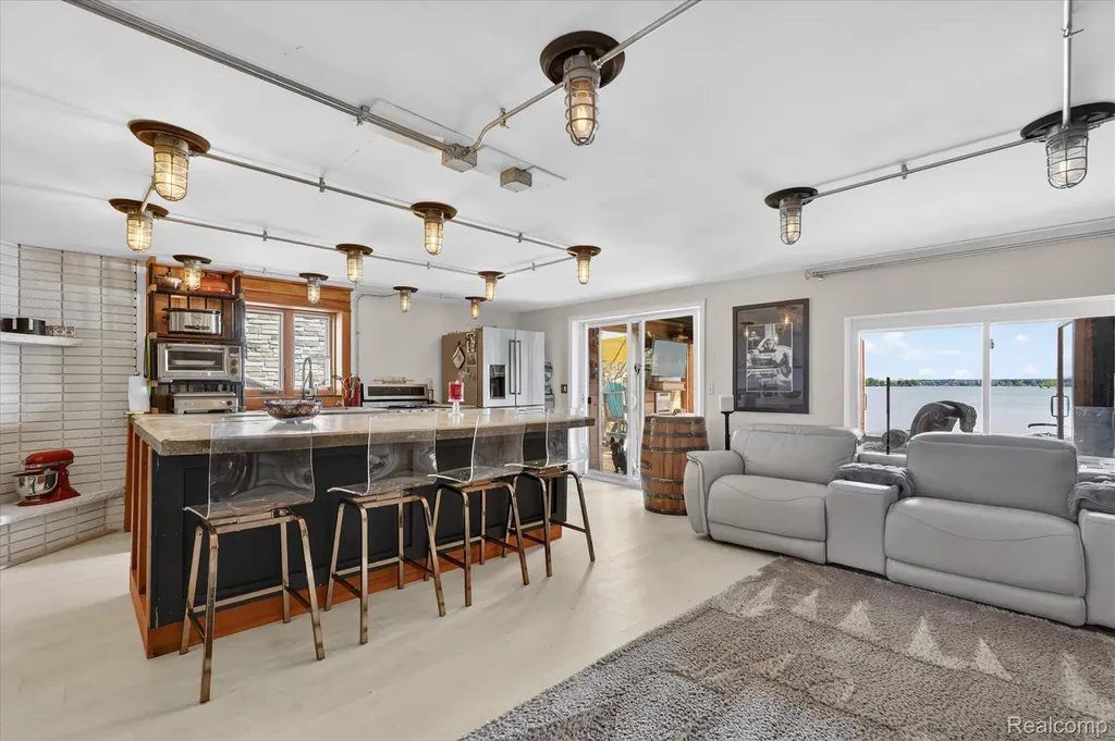 12078 Mantawauka Drive Fenton Charter Township MI 48430