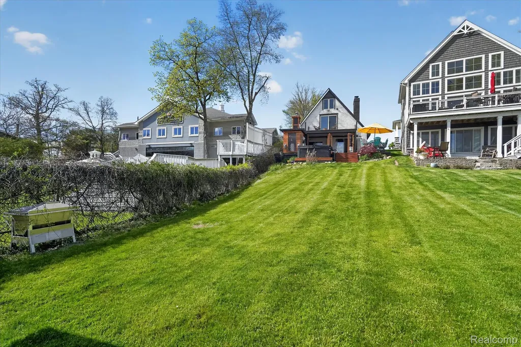12078 Mantawauka Drive Fenton Charter Township MI 48430