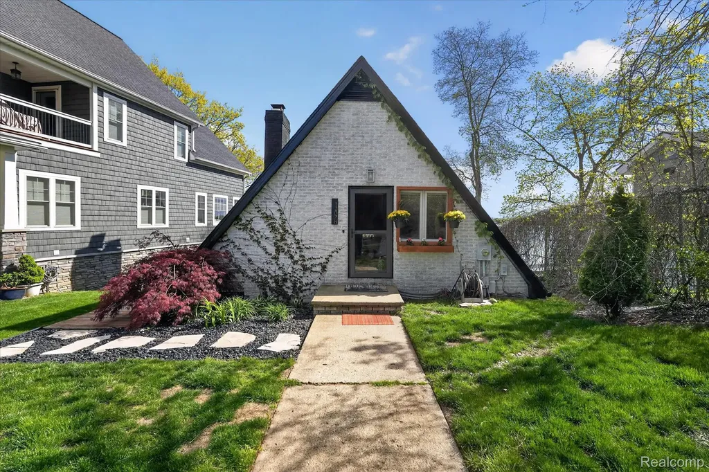 12078 Mantawauka Drive Fenton Charter Township MI 48430