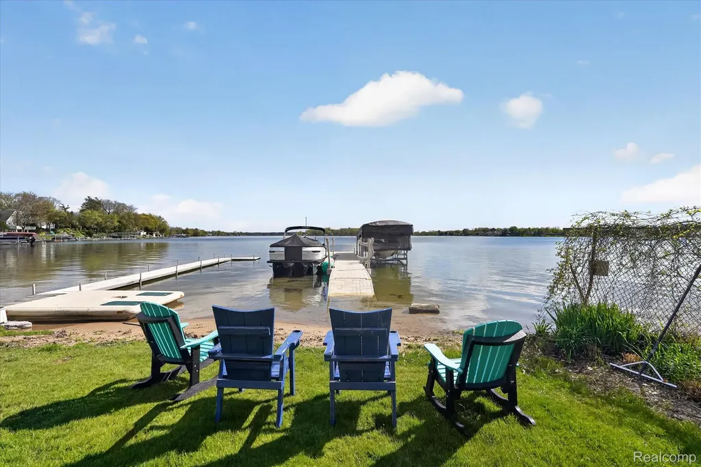 12078 Mantawauka Drive Fenton Charter Township MI 48430