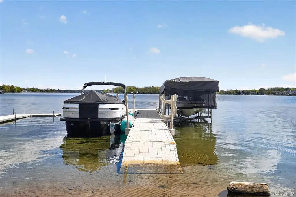 12078 Mantawauka Drive Fenton Charter Township MI 48430