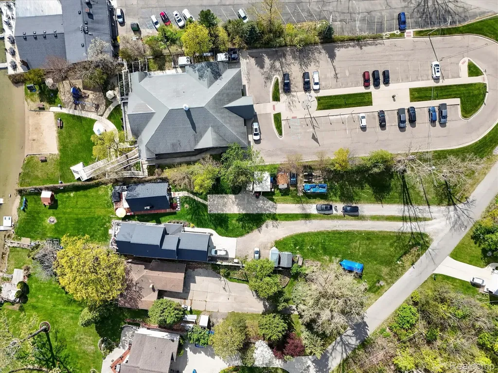 12078 Mantawauka Drive Fenton Charter Township MI 48430
