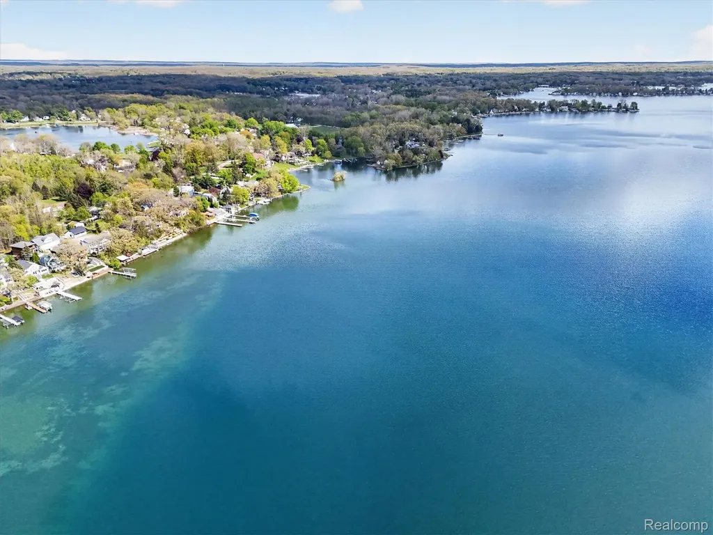 12078 Mantawauka Drive Fenton Charter Township MI 48430