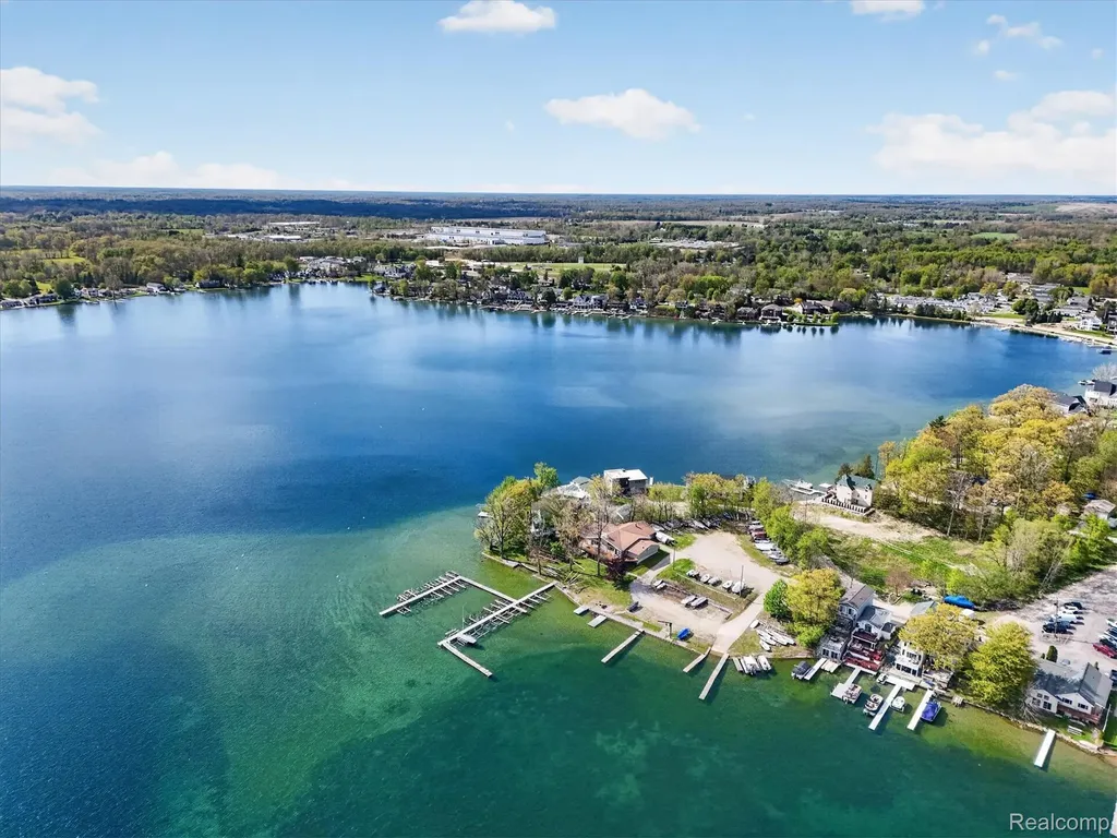12078 Mantawauka Drive Fenton Charter Township MI 48430