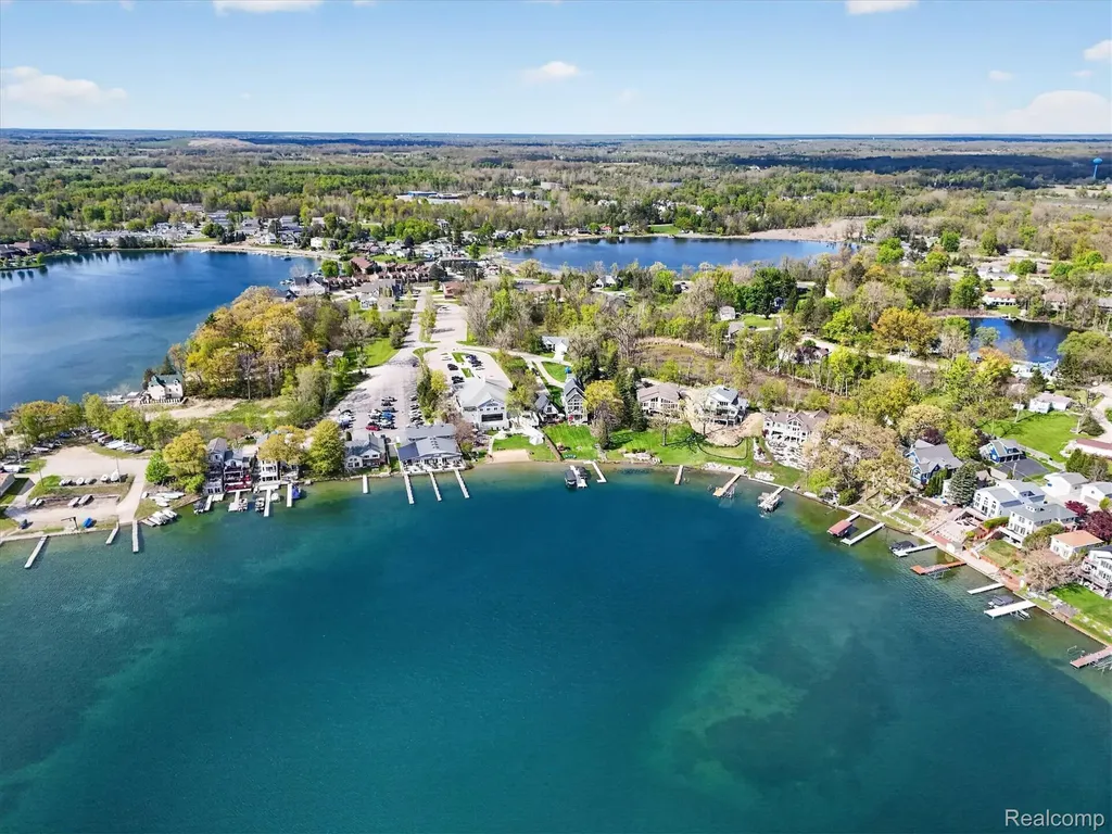 12078 Mantawauka Drive Fenton Charter Township MI 48430