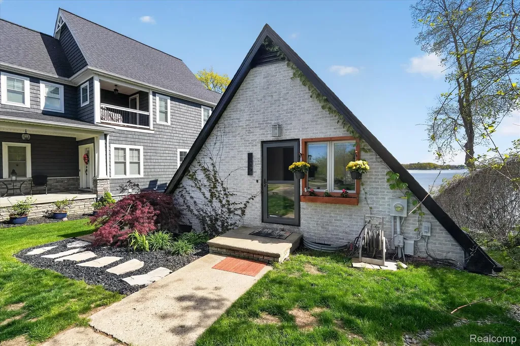 12078 Mantawauka Drive Fenton Charter Township MI 48430