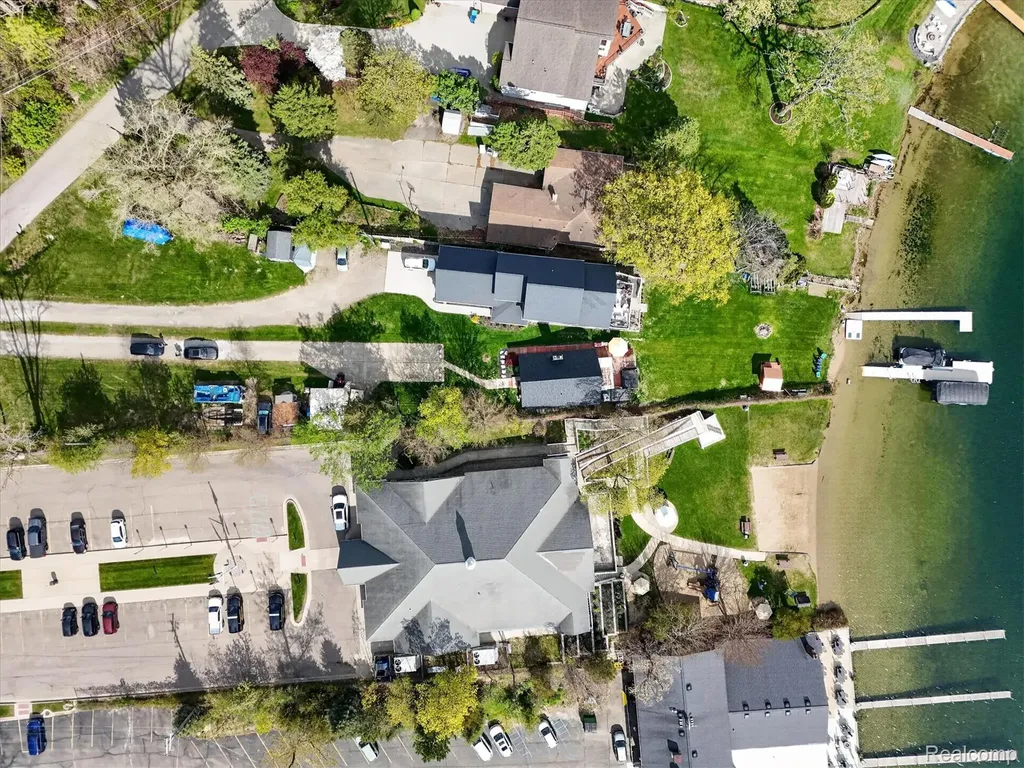 12078 Mantawauka Drive Fenton Charter Township MI 48430