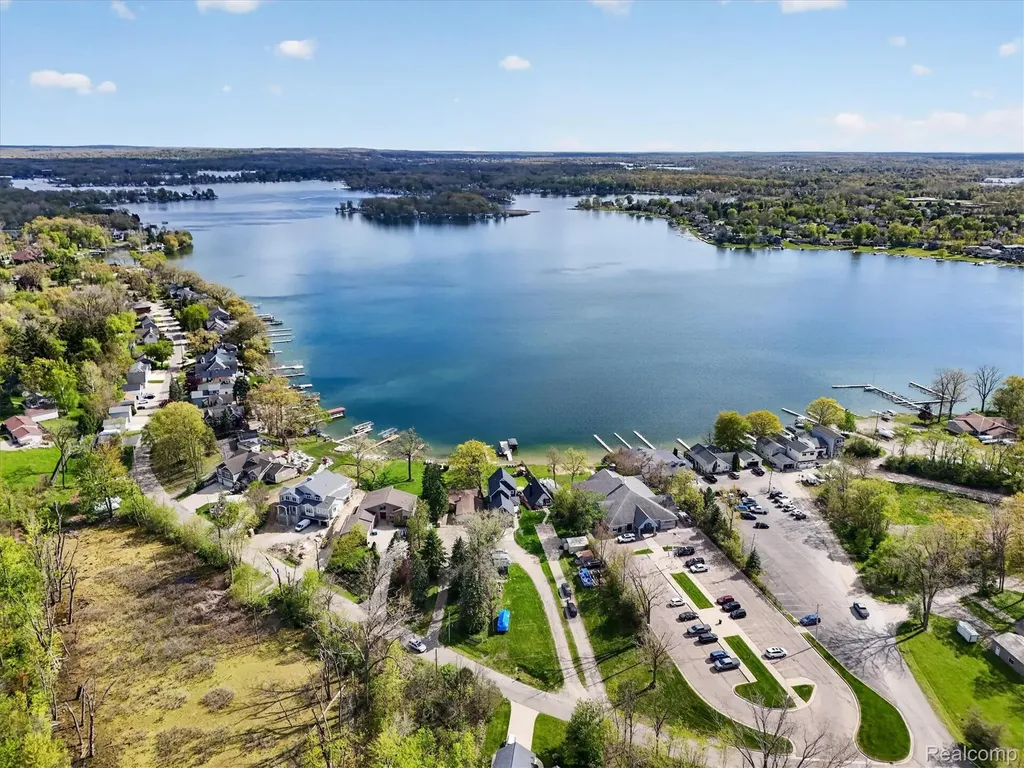 12078 Mantawauka Drive Fenton Charter Township MI 48430