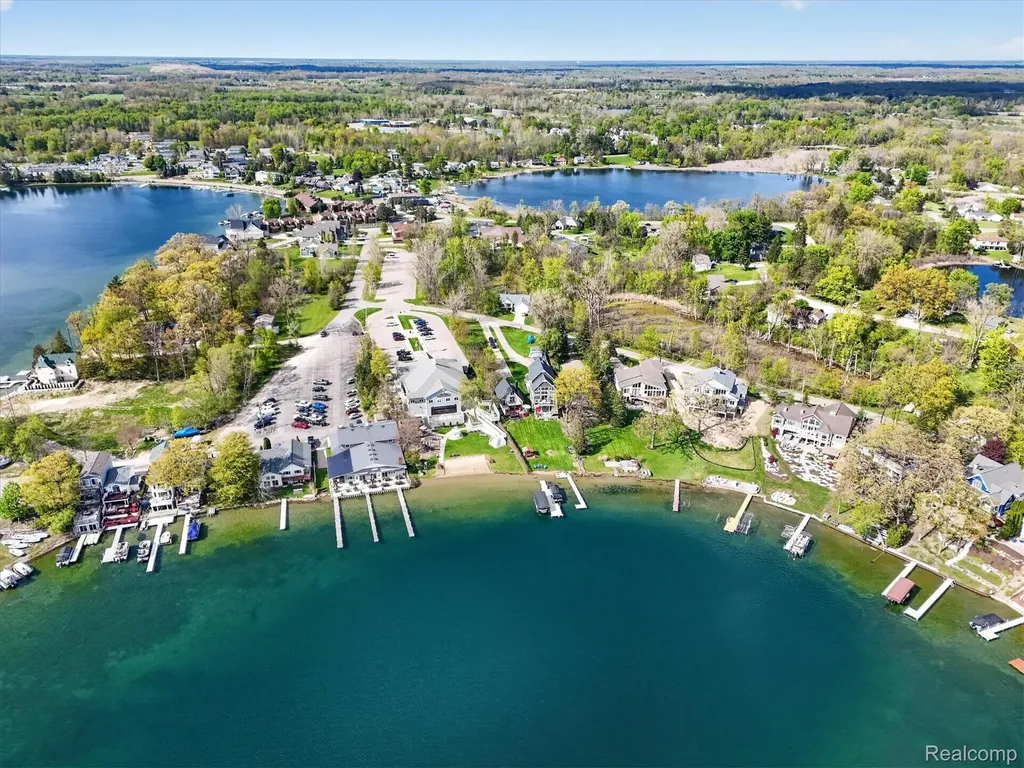 12078 Mantawauka Drive Fenton Charter Township MI 48430