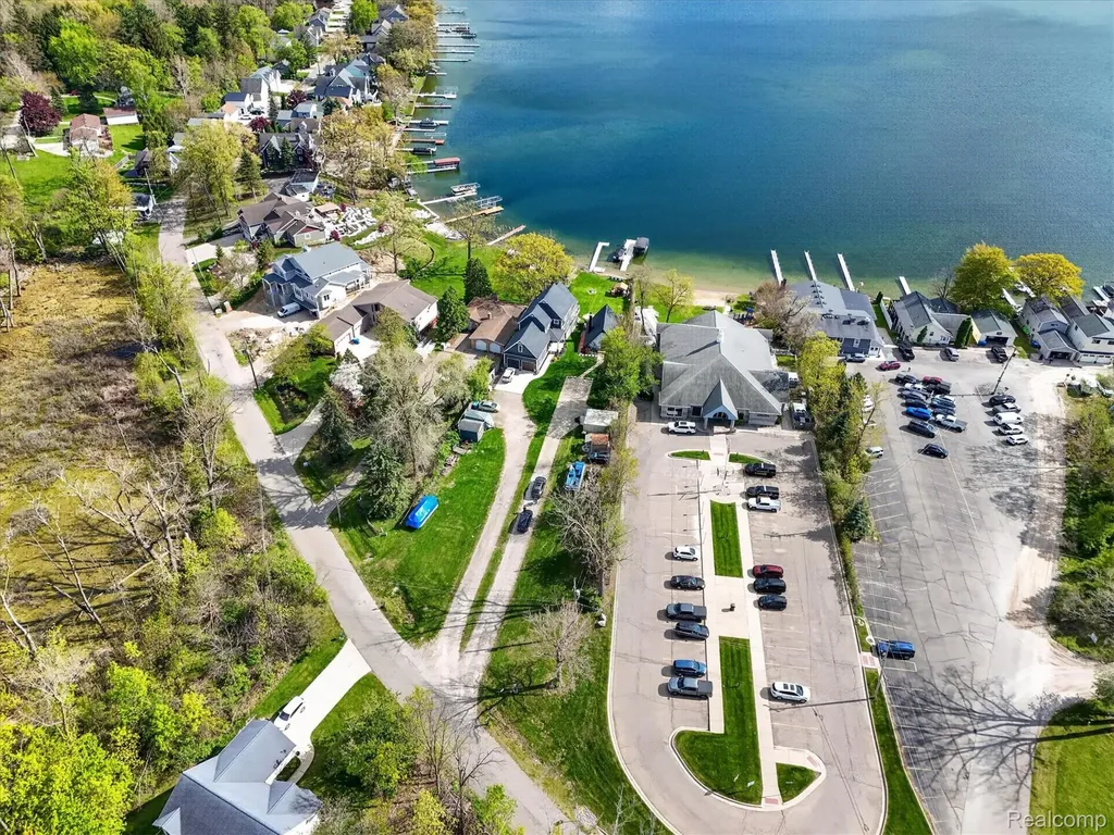 12078 Mantawauka Drive Fenton Charter Township MI 48430