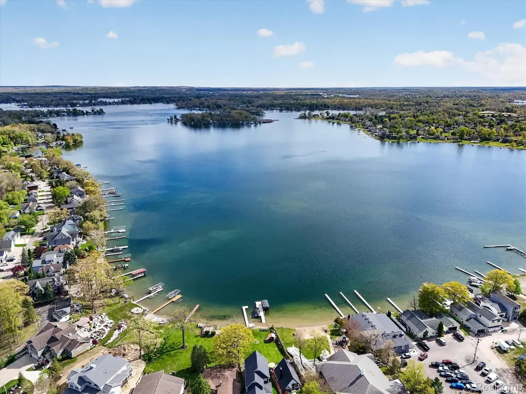 12078 Mantawauka Drive Fenton Charter Township MI 48430