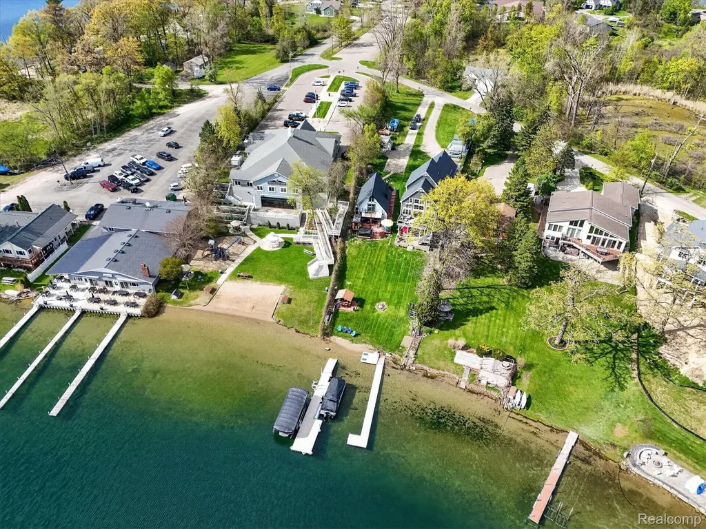 12078 Mantawauka Drive Fenton Charter Township MI 48430