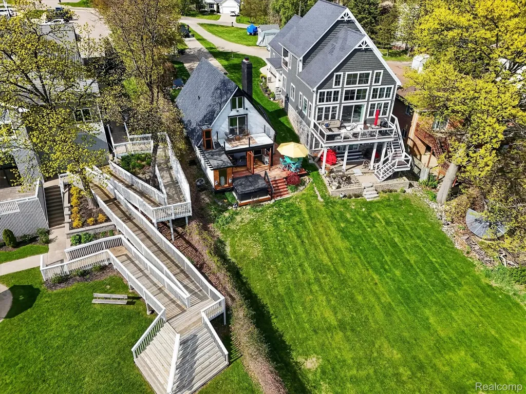 12078 Mantawauka Drive Fenton Charter Township MI 48430