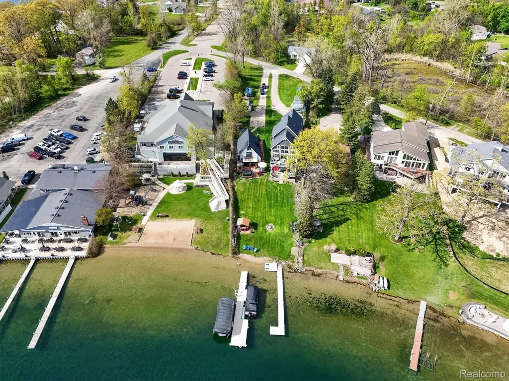 12078 Mantawauka Drive Fenton Charter Township MI 48430