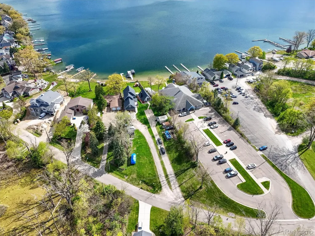 12078 Mantawauka Drive Fenton Charter Township MI 48430