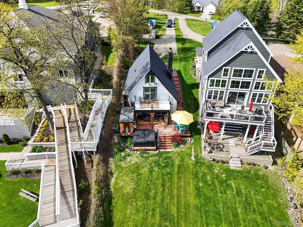 12078 Mantawauka Drive Fenton Charter Township MI 48430