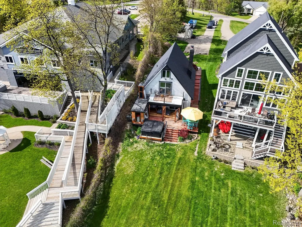 12078 Mantawauka Drive Fenton Charter Township MI 48430