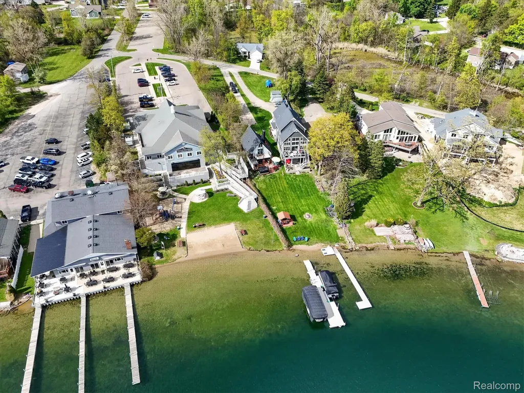 12078 Mantawauka Drive Fenton Charter Township MI 48430