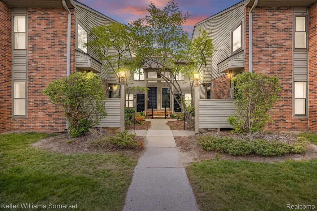 20745 Indian Creek Drive Farmington Hills City MI 48335