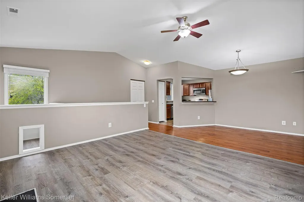 20745 Indian Creek Drive Farmington Hills City MI 48335