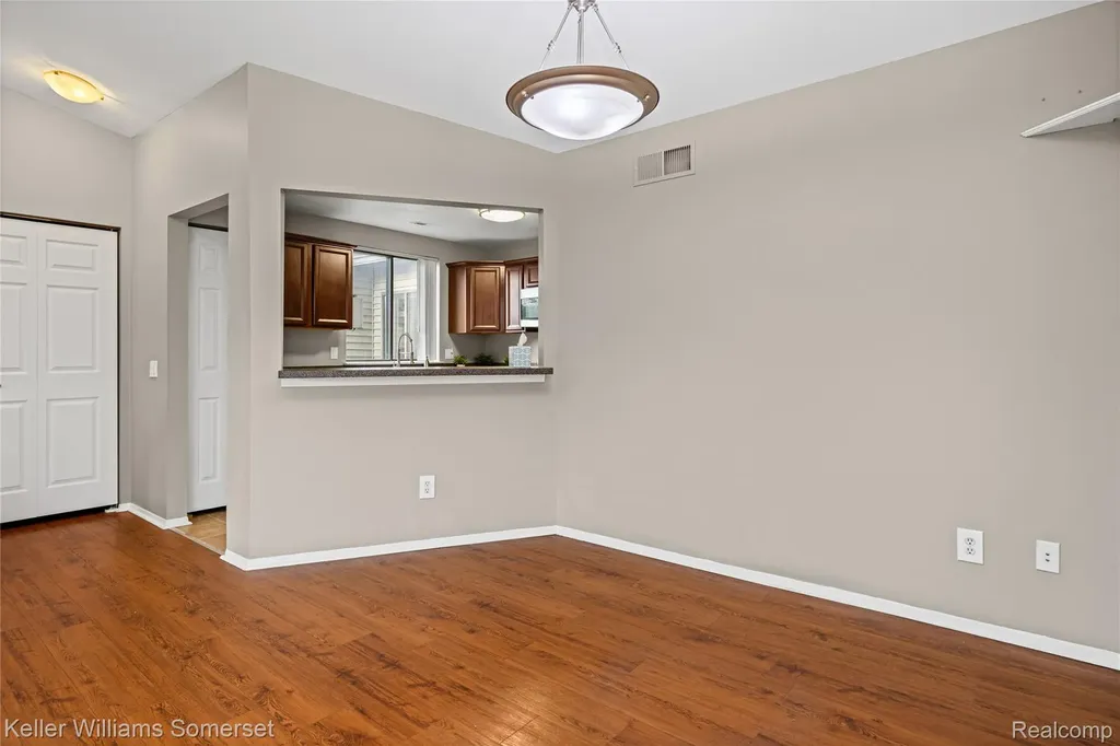 20745 Indian Creek Drive Farmington Hills City MI 48335