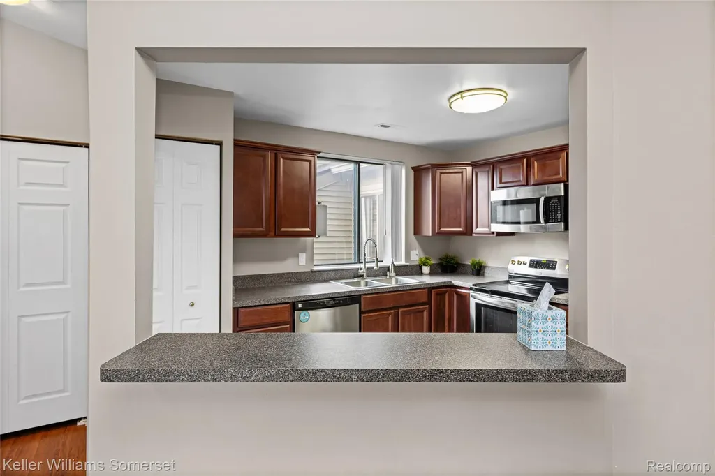 20745 Indian Creek Drive Farmington Hills City MI 48335