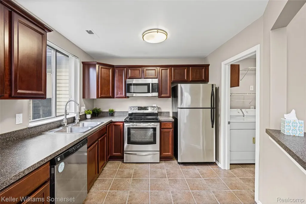 20745 Indian Creek Drive Farmington Hills City MI 48335