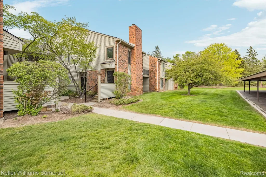 20745 Indian Creek Drive Farmington Hills City MI 48335