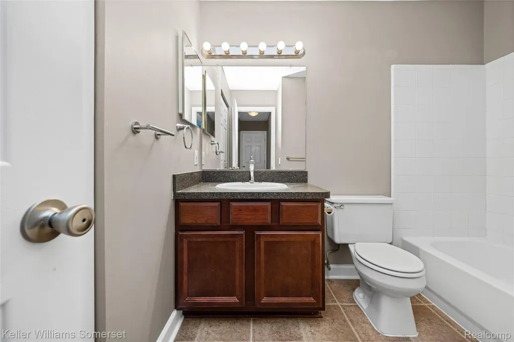 20745 Indian Creek Drive Farmington Hills City MI 48335