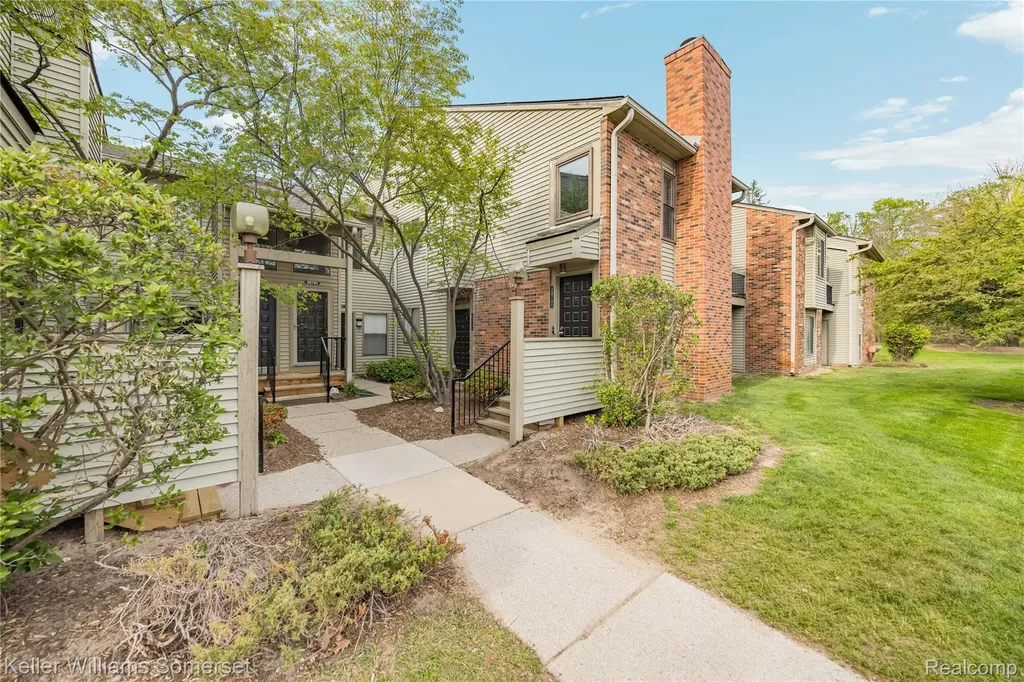 20745 Indian Creek Drive Farmington Hills City MI 48335