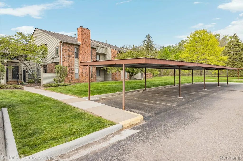 20745 Indian Creek Drive Farmington Hills City MI 48335