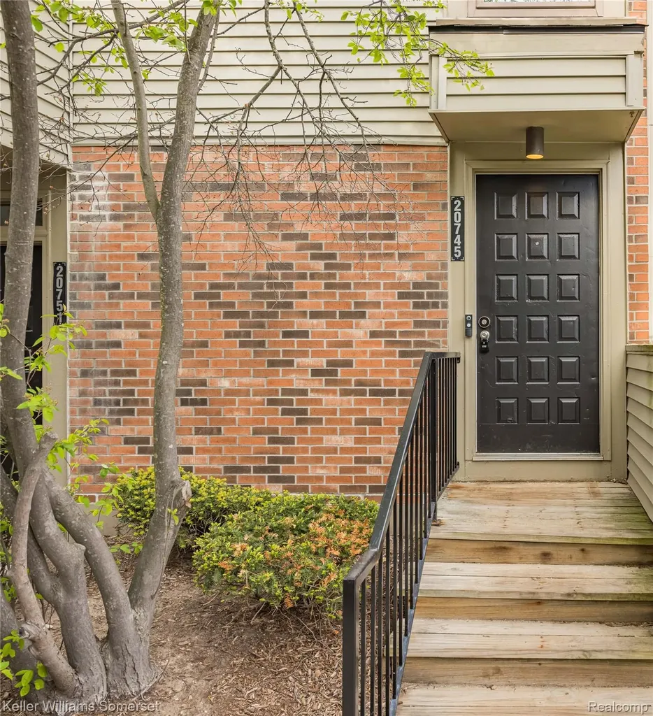 20745 Indian Creek Drive Farmington Hills City MI 48335